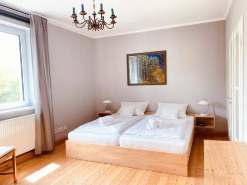 Schlafzimmer 1